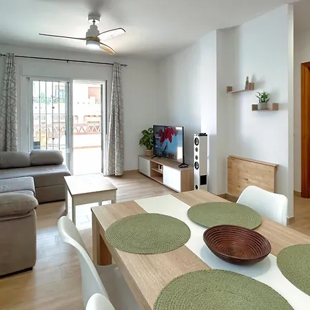 Chimenea דירה נרחה